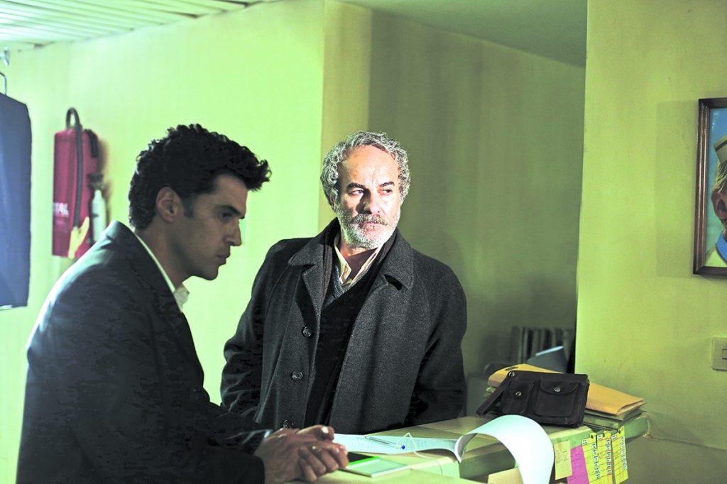 علی عمرانی در صحنه سریال تلویزیونی پرواز در ارتفاع صفر
