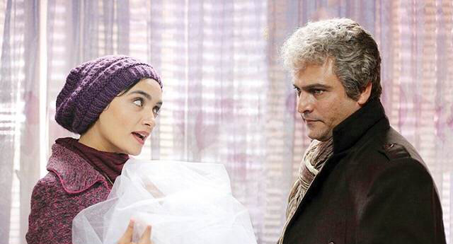 حسین یاری در صحنه فیلم سینمایی یادم تو را فراموش به همراه میترا حجار