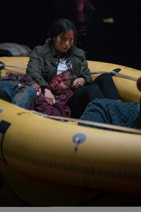 Brendan Meyer در صحنه سریال تلویزیونی ترس از مردگان متحرک به همراه Michelle Ang