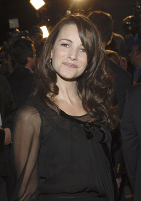 Kristin Davis در صحنه فیلم سینمایی سنگ خانواده