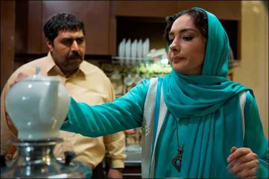فرهاد اصلانی در صحنه فیلم سینمایی به خاطر پونه به همراه هانیه توسلی
