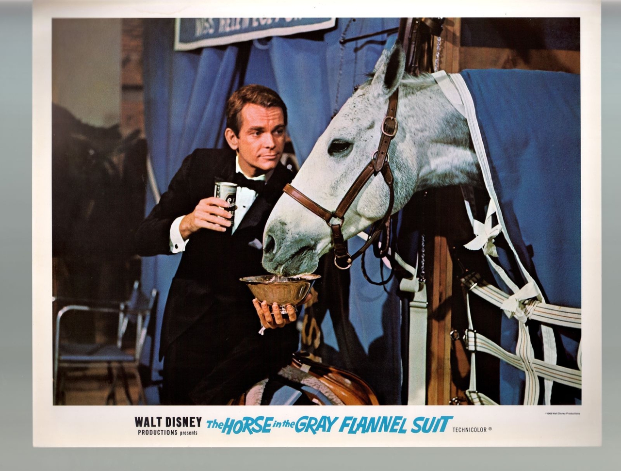 Dean Jones در صحنه فیلم سینمایی The Horse in the Gray Flannel Suit