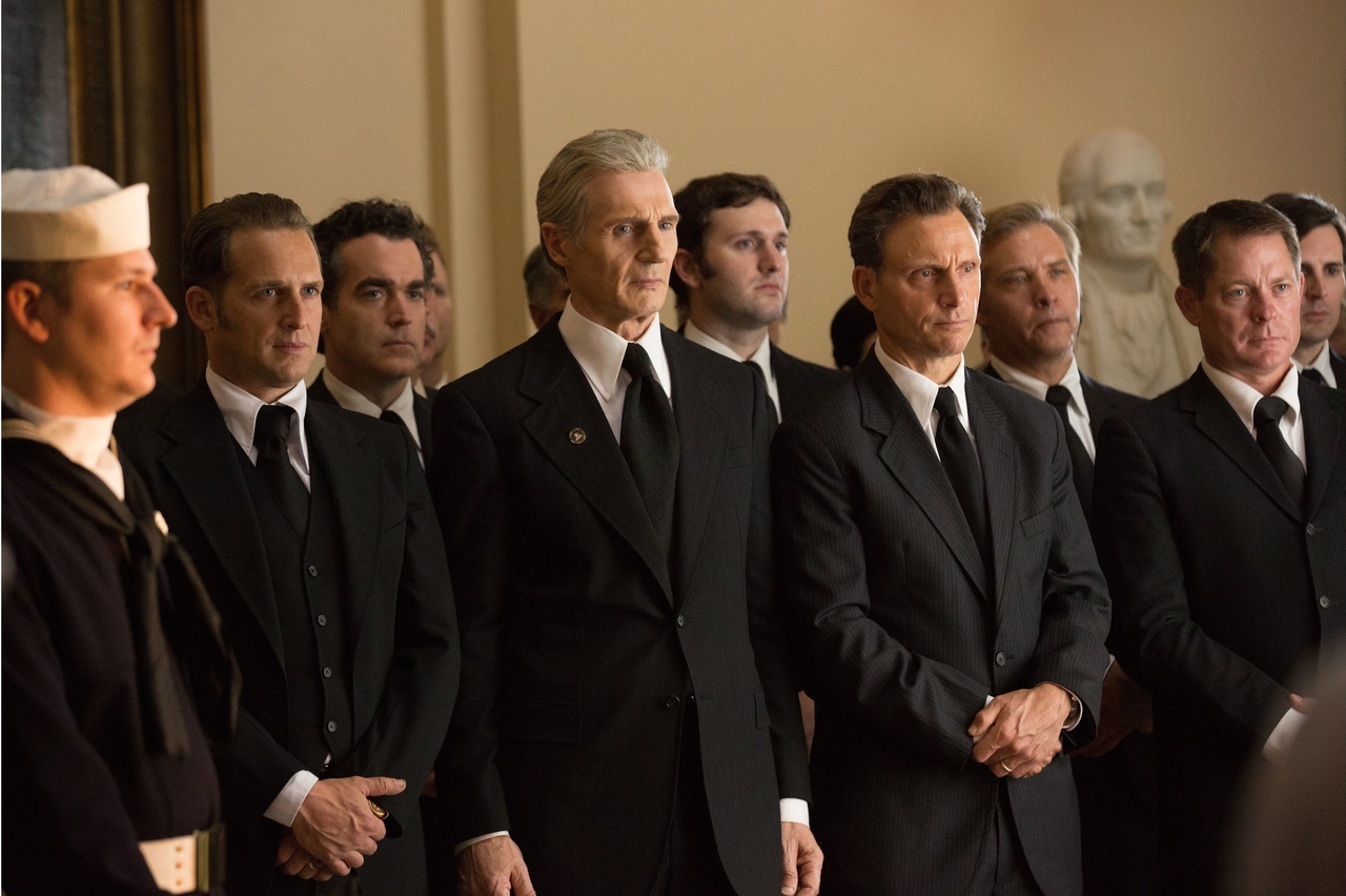 لیام نیسون در صحنه فیلم سینمایی Mark Felt: The Man Who Brought Down the White House به همراه Josh Lucas، Tony Goldwyn و Brian d'Arcy James