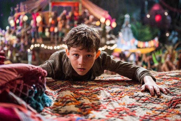 Levi Miller در صحنه فیلم سینمایی پن