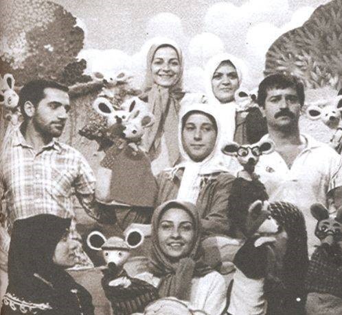 تصویری از حمید جبلی، بازیگر و نویسنده سینما و تلویزیون در پشت صحنه یکی از آثارش به همراه مرضیه برومند