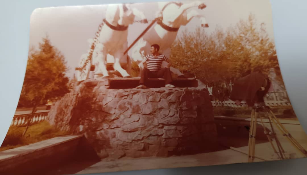 تصویری از صفر عبدلی، گروه فیلمبرداری و دستیار دوم فیلمبردار سینما و تلویزیون در پشت صحنه یکی از آثارش