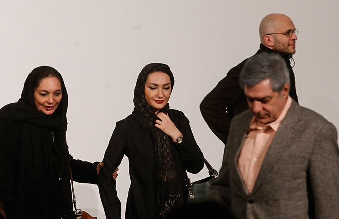 علی سرتیپی در نشست خبری فیلم سینمایی شکاف به همراه منیژه حکمت، بابک حمیدیان و هانیه توسلی