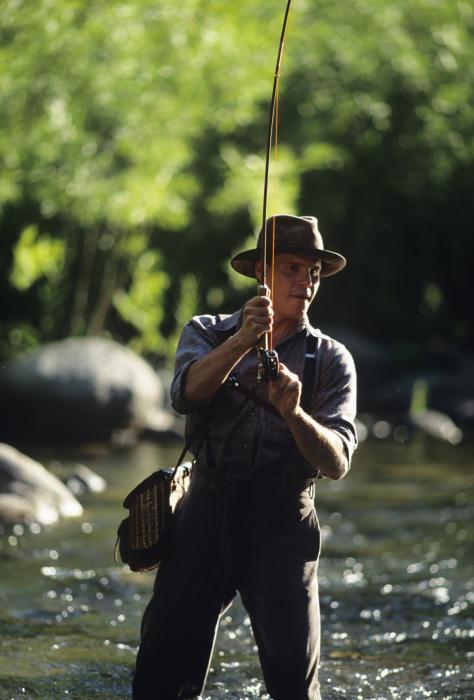 Craig Sheffer در صحنه فیلم سینمایی رودخانه ای از میان آن می گذرد