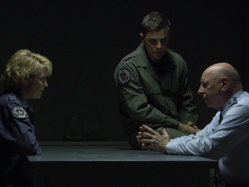 Don S. Davis در صحنه سریال تلویزیونی دروازه ستارگان اس جی-۱ به همراه Kavan Smith و Amanda Tapping