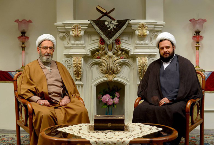 محسن کیایی در صحنه سریال تلویزیونی پرده‌نشین به همراه هومن برق‌نورد