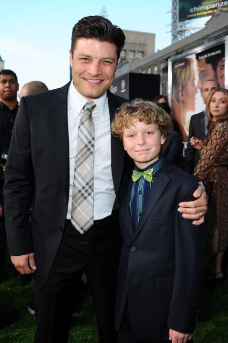 Riley Thomas Stewart در صحنه فیلم سینمایی خوش شانس