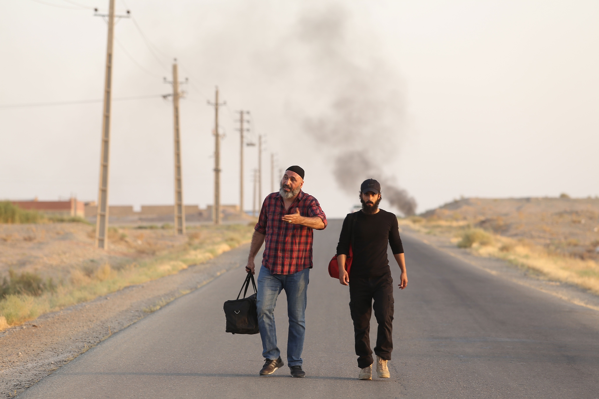 حمید فرخ‌نژاد در صحنه فیلم سینمایی گشت 2 به همراه ساعد سهیلی