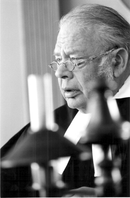 Allan Rich در صحنه فیلم سینمایی آمیستاد