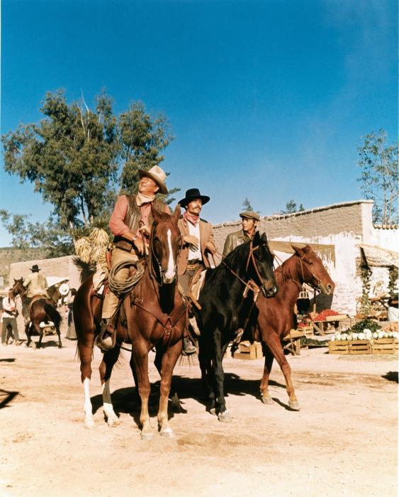 Christopher Mitchum در صحنه فیلم سینمایی Big Jake به همراه John Wayne و Patrick Wayne