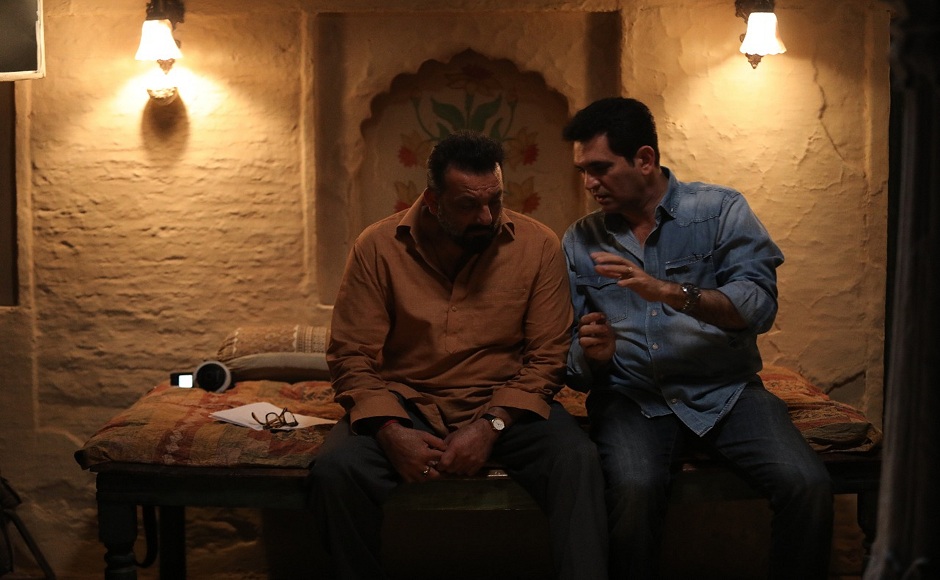 Omung Kumar در صحنه فیلم سینمایی Bhoomi به همراه Sanjay Dutt