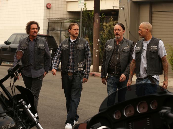 David Labrava در صحنه سریال تلویزیونی فرزندان آشوب به همراه Kim Coates، Tommy Flanagan و چارلز هانم