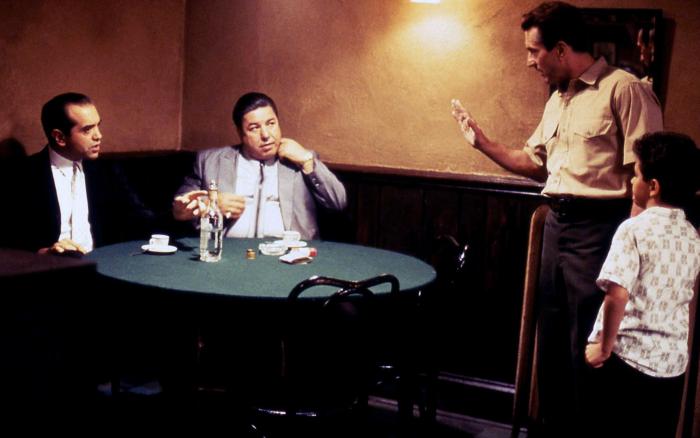 Francis Capra در صحنه فیلم سینمایی یک داستان برانکسی به همراه Clem Caserta، Chazz Palminteri و رابرت دنیرو