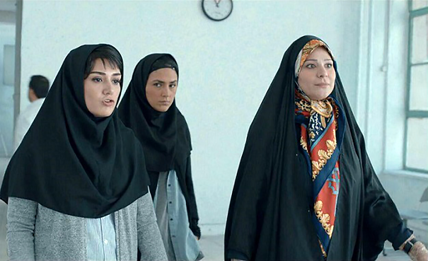 سحر دولتشاهی در صحنه فیلم سینمایی عرق سرد به همراه هدی زین‌العابدین و باران کوثری
