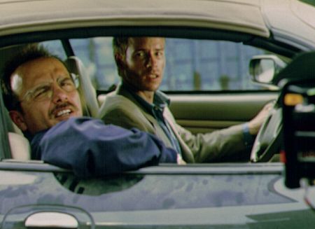 Joe Pantoliano در صحنه فیلم سینمایی ممنتو به همراه گای پیرس