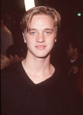 Devon Sawa در صحنه فیلم سینمایی قفل، انبار و دو بشکه باروت