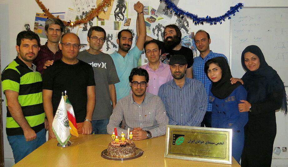 تصویری از سید حمید اسماعیلی سینما و تلویزیون در حال بازیگری سر صحنه یکی از آثارش