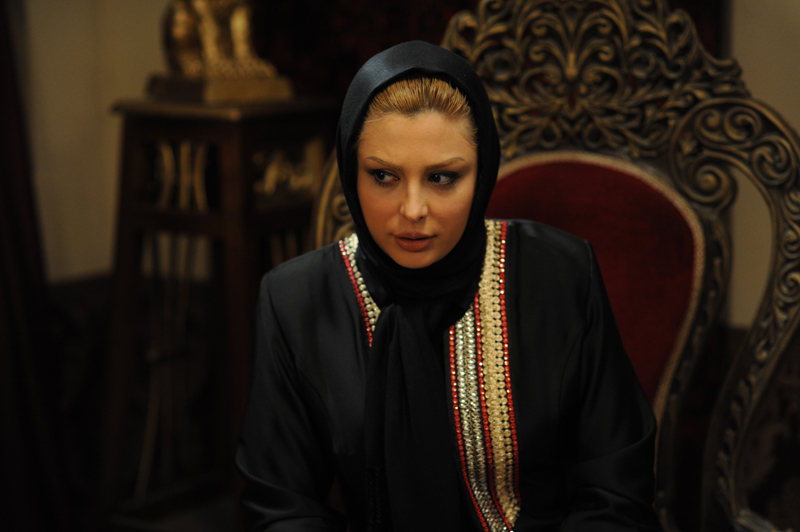نیوشا ضیغمی در صحنه فیلم سینمایی ایران برگر