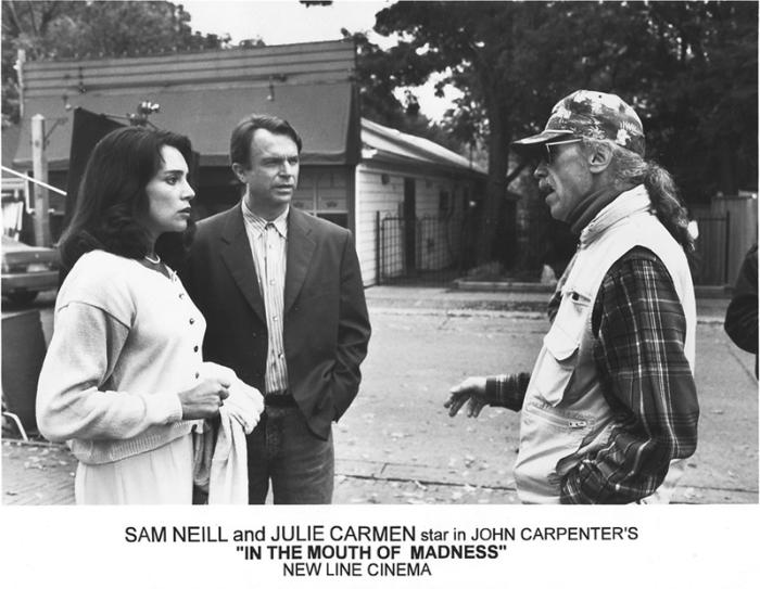 جان کارپنتر در صحنه فیلم سینمایی در کام جنون (در مدخل دیوانگی) به همراه Julie Carmen و سام نیل