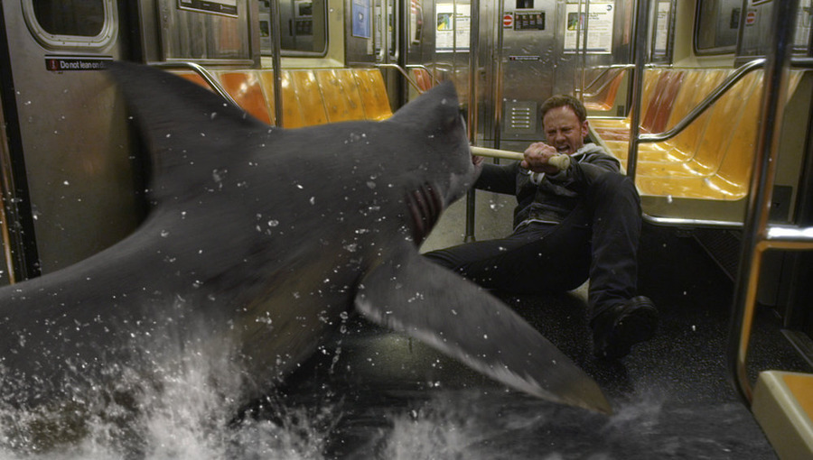 Ian Ziering در صحنه فیلم سینمایی Sharknado 2: The Second One