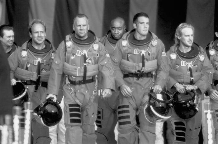 مایکل کلارک دانکن در صحنه فیلم سینمایی آرماگدون به همراه Owen Wilson، بروس ویلیس، بن افلک، استیو بوشمی و ویل پاتون