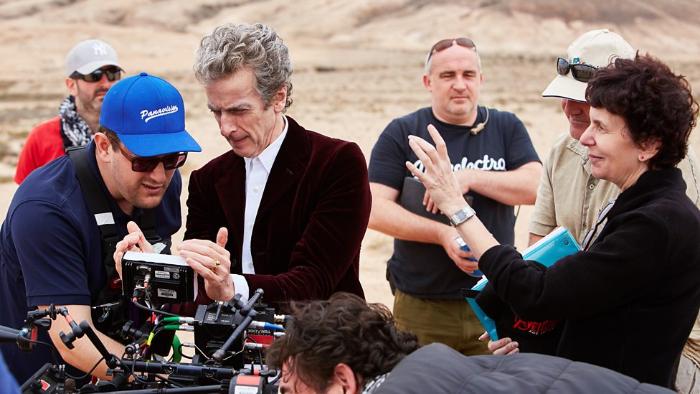 Rachel Talalay در صحنه سریال تلویزیونی Doctor Who به همراه Peter Capaldi