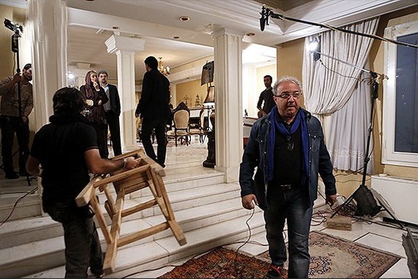 حسین سهیلی‌زاده در پشت صحنه سریال تلویزیونی هست و نیست