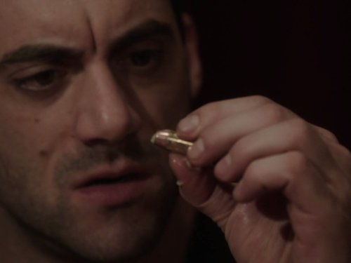 Morgan Spector در صحنه سریال تلویزیونی مظنون