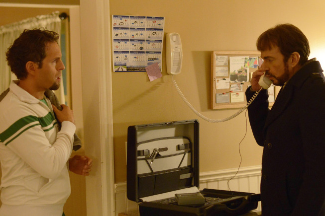 بیلی باب تورنتون در صحنه سریال تلویزیونی فارگو - فصل 1 قسمت 10 به همراه Glenn Howerton