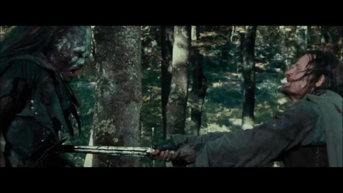 لورنس مکور در صحنه فیلم سینمایی ارباب حلقه ها: یاران حلقه به همراه ویگو مورتنسن