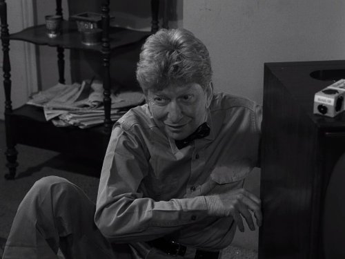 Sterling Holloway در صحنه سریال تلویزیونی منطقه نیمه روشن