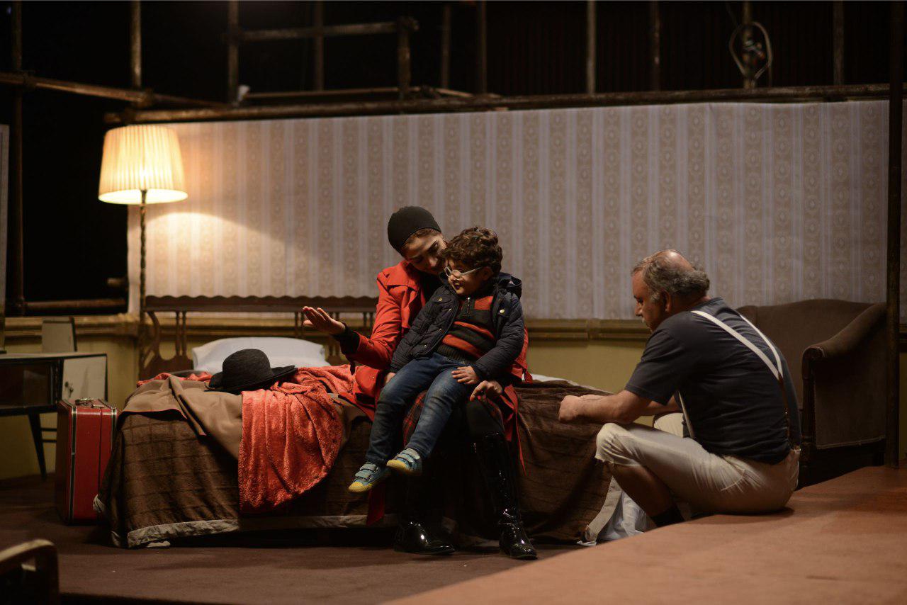 مینا ساداتی در صحنه فیلم سینمایی فروشنده به همراه سام ولی‌پور