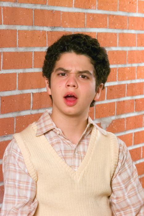 Samm Levine در صحنه سریال تلویزیونی فریک ها و گیک ها