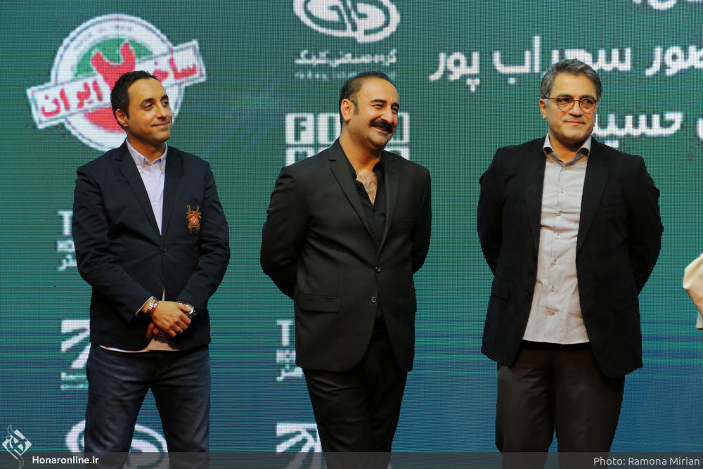 مهران احمدی در صحنه سریال تلویزیونی ساخت ایران 2 به همراه امیرحسین رستمی