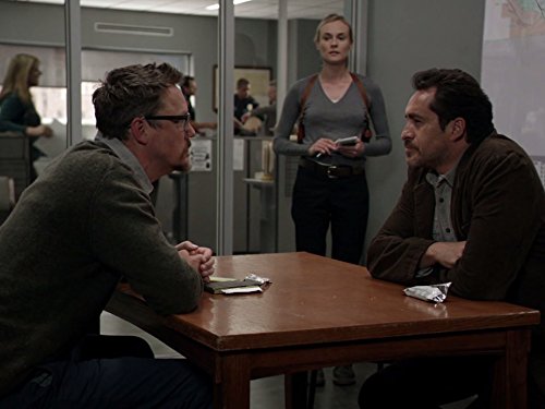 دایان کروگر در صحنه سریال تلویزیونی The Bridge به همراه Matthew Lillard و دمیان بیچیر