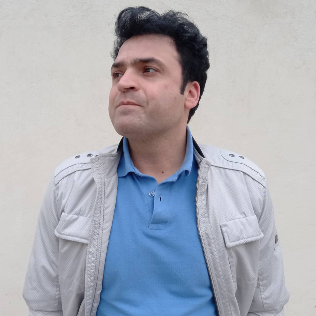 تصویری شخصی از علی میرزایی، بازیگر و نوازنده سینما و تلویزیون