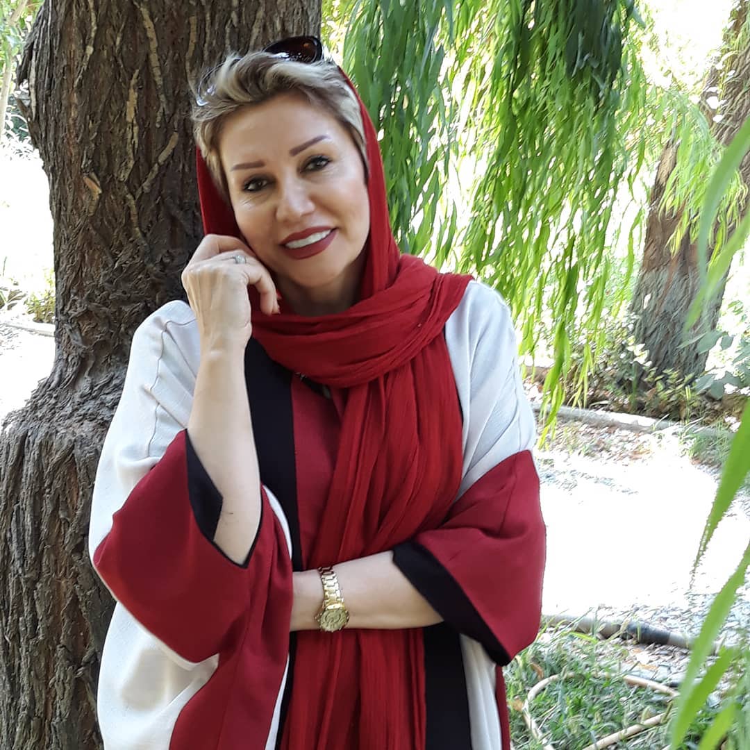 تصویری شخصی از لیلا عزیزی، بازیگر و کارشناس سینما و تلویزیون