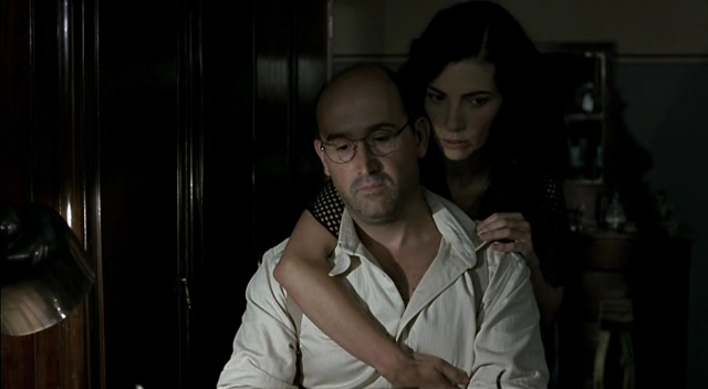 ماریبل وردو در صحنه فیلم سینمایی The Blind Sunflowers به همراه Javier Cámara