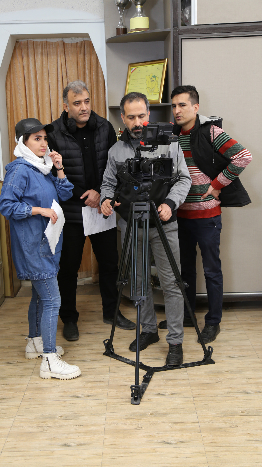 تصویری از مصطفی معارف‌وند سینما و تلویزیون در پشت صحنه یکی از آثارش