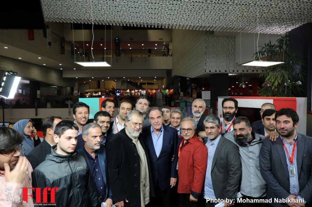 الیور استون، کارگردان و نویسنده سینما و تلویزیون - عکس جشنواره به همراه نادر طالب‌زاده