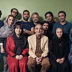 تصویری از افشین اخلاقی، بازیگر سینما و تلویزیون در پشت صحنه یکی از آثارش به همراه امید زندگانی و همایون ارشادی