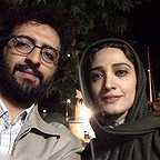 تصویری از مینا ساداتی، بازیگر سینما و تلویزیون در پشت صحنه یکی از آثارش