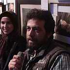 تصویری از یعقوب غفاری، بازیگر و دستیار کارگردان سینما و تلویزیون در حال بازیگری سر صحنه یکی از آثارش