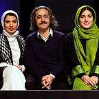 تصویری از آیدا کیخایی، بازیگر و کارگردان سینما و تلویزیون در پشت صحنه یکی از آثارش به همراه باران کوثری و محمد یعقوبی