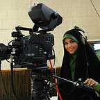 تصویری از مژده لواسانی، مجری سینما و تلویزیون در پشت صحنه یکی از آثارش