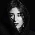 تصویری از آناهیتا افشار، بازیگر سینما و تلویزیون در حال بازیگری سر صحنه یکی از آثارش